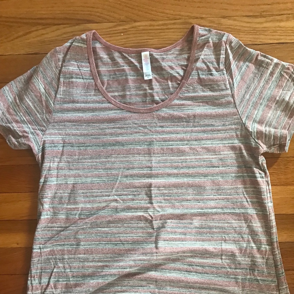 Lularoe Classic Tee Large